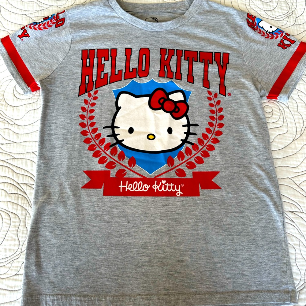 🛍️ 3/$15 Hello Kitty Sanrio t-shirt